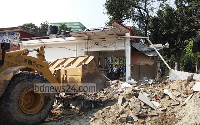 Rail official objects as north Dhaka Mayor Annisul Huq orders demolition