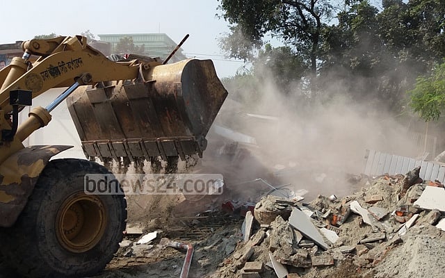 Rail official objects as north Dhaka Mayor Annisul Huq orders demolition