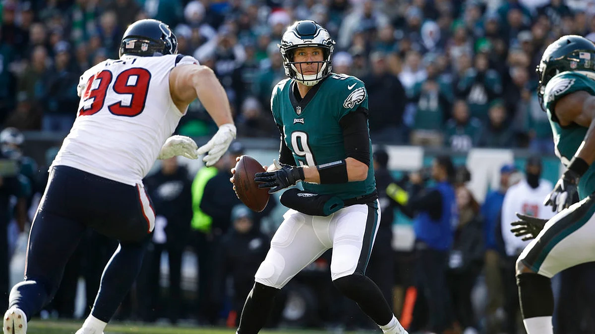 AP source: Jaguars agree to trade QB Nick Foles to Bears