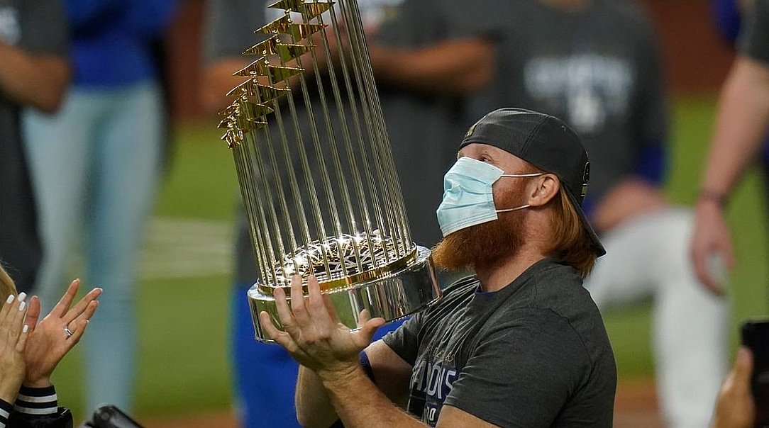 The Dodgers hoist the trophy at the 2020 World Series.