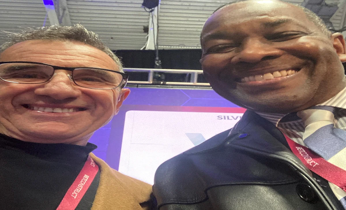<div class="paragraphs"><p>Mims, right, with DraftKings Johnny Avello.</p></div>