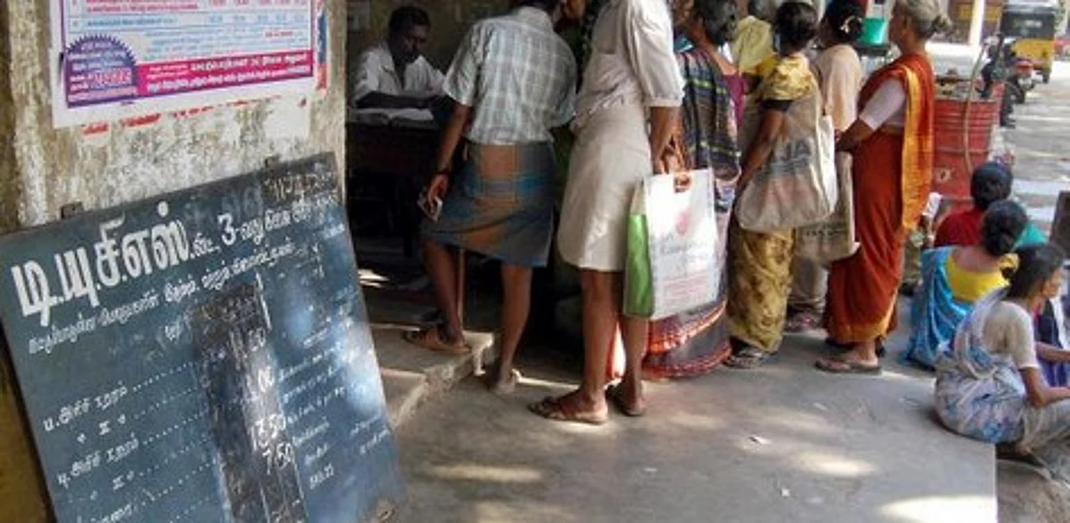 தமிழக அரசு வழங்கும் 14 வகை மளிகை பொருட்கள் என்னென்ன?