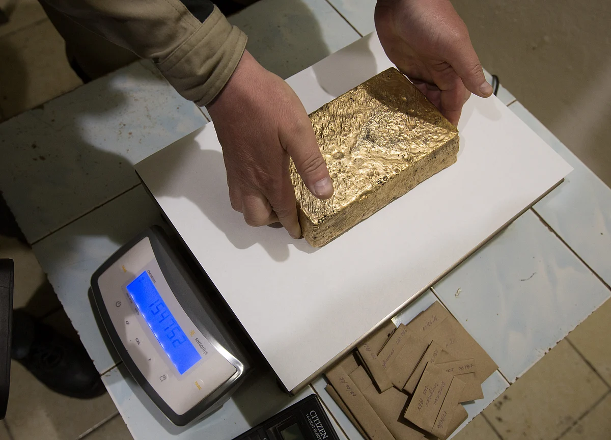 Gold Hits Two-Year High as Fed Seen Moving Closer to Rate Cut