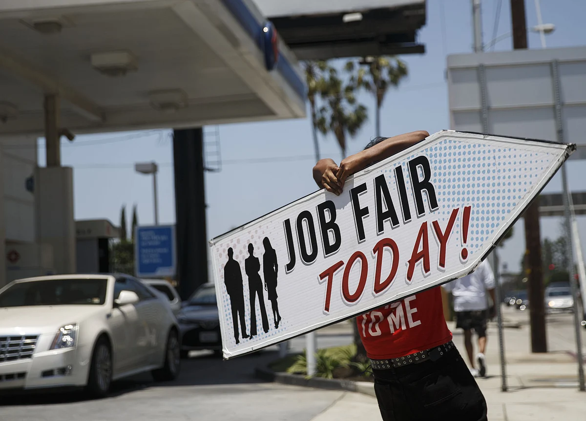 Fed’s ‘Run It Hot’ Recipe Works for Markets. Jobs? Not So Much
