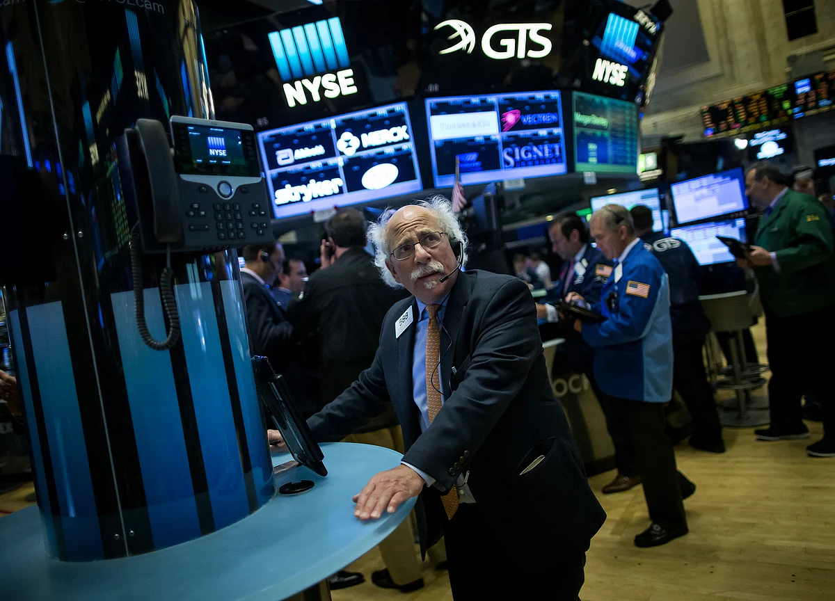 Sensex Ends 339 Points Lower After 1690-Point Swing On Trump Win, Modi Black Money Move Jolts