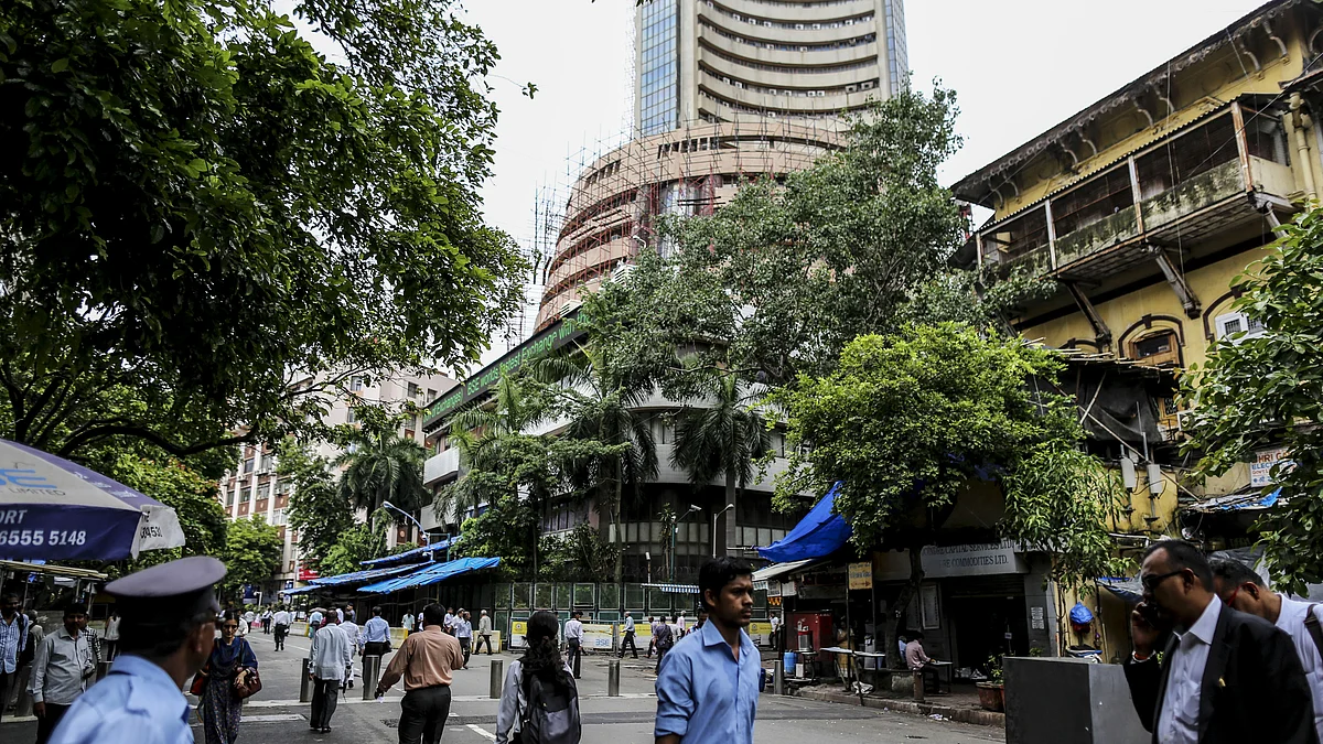 People outside the Bombay Stock Exchange (Photographer: Dhiraj Singh/Bloomberg)