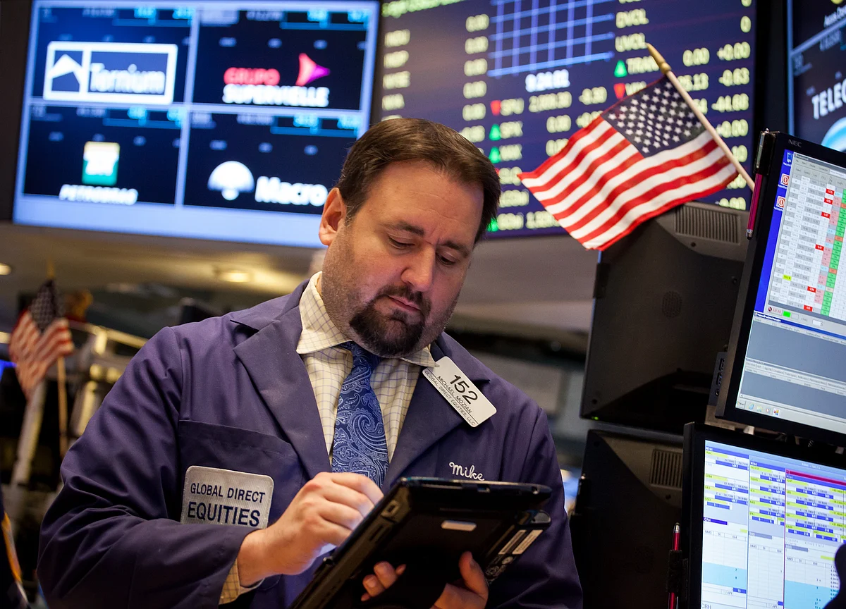 U.S. Stocks Decline; Dollar, Treasuries Mixed: Markets Wrap