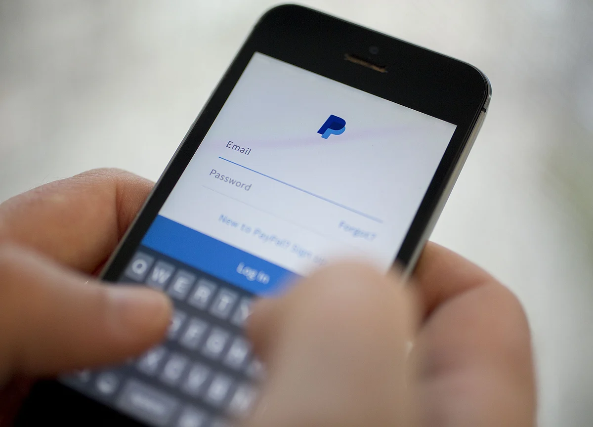 PayPal Debuts Credit Card Targeting Brick-and-Mortar Stores