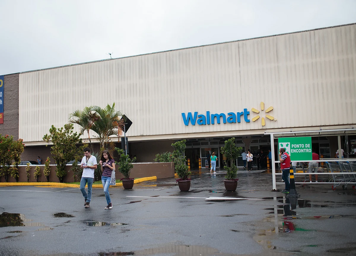 Walmart's Margins Hit Record Low as Fight With Amazon Takes Toll