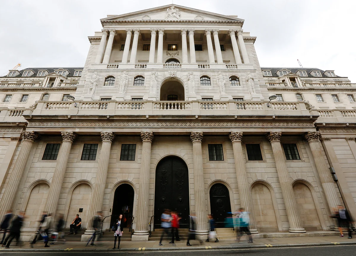 BOE's Reasons to Delay Rate Hike Multiply With Brexit Twists