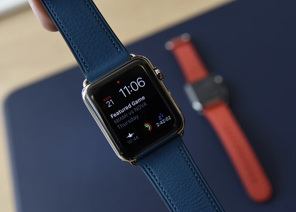 Apple Is Said to Develop EKG Heart Monitor for Future Watch