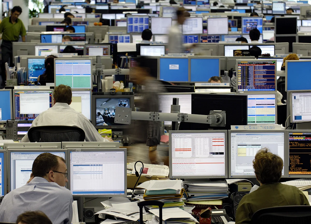 Stocks Pare Drop on Stopgap Bill Amid Aid Deadlock: Markets Wrap