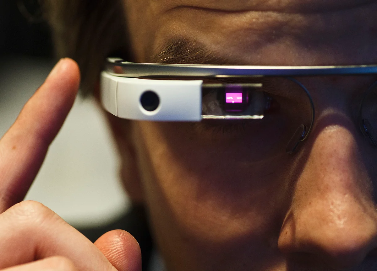 Google, Facebook Target Paris as a Center for AI Expansion