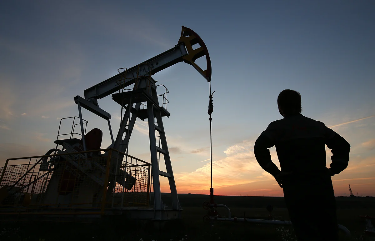Oil Stuck in Loop Leaves Bored Hedge Funds Awaiting Clarity