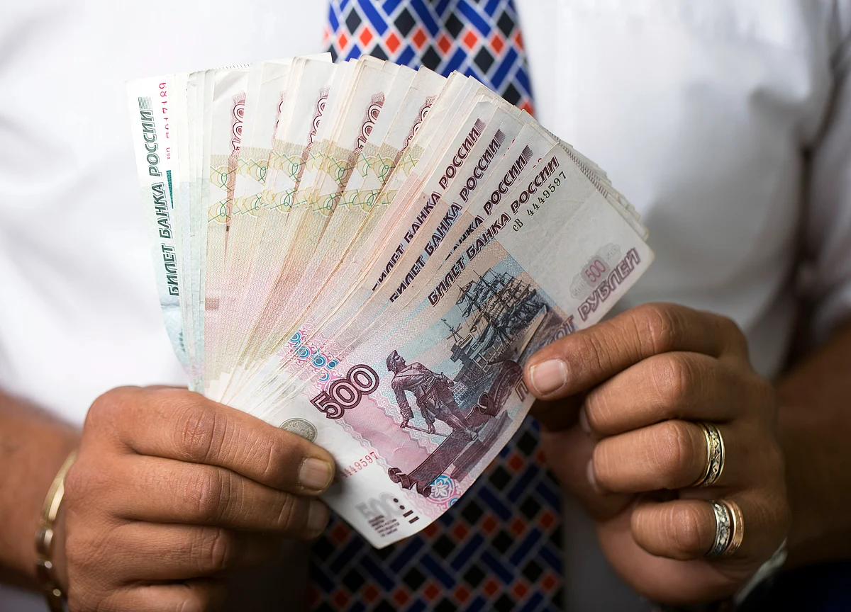 Ruble Whipsawed as Mnuchin Soothes After Trump Syria Threat