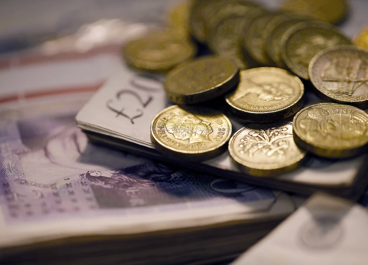 Pound Fall and Shift in Rate Cut Odds Sharpen January Data Focus