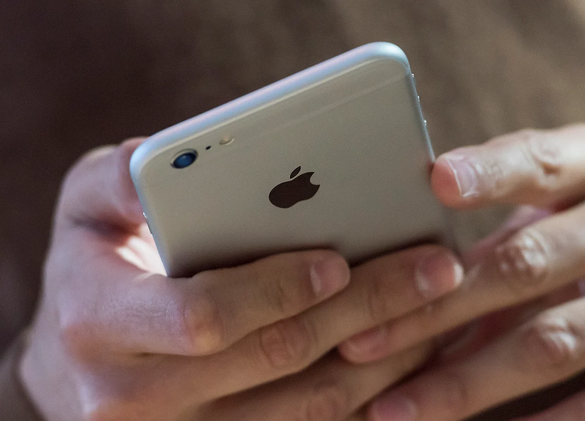 Apple Weighs IPhone Video Editing App in Renewed Push on Social