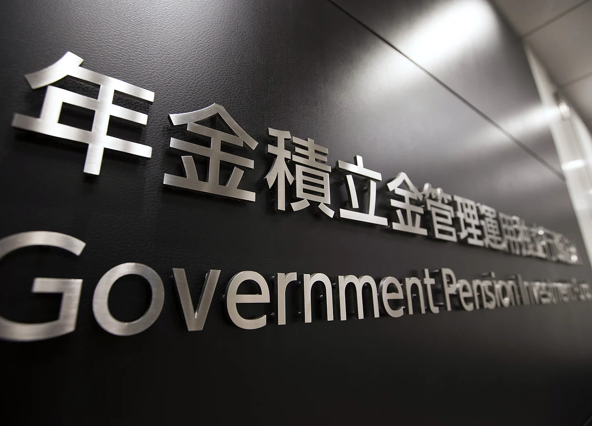 World’s Largest Pension Fund Gains on Stocks, Foreign Debt
