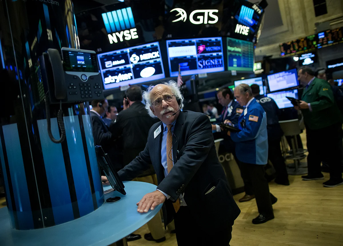 Goldman Sachs Sees Equity Volatility Spillover, Urges Hedging