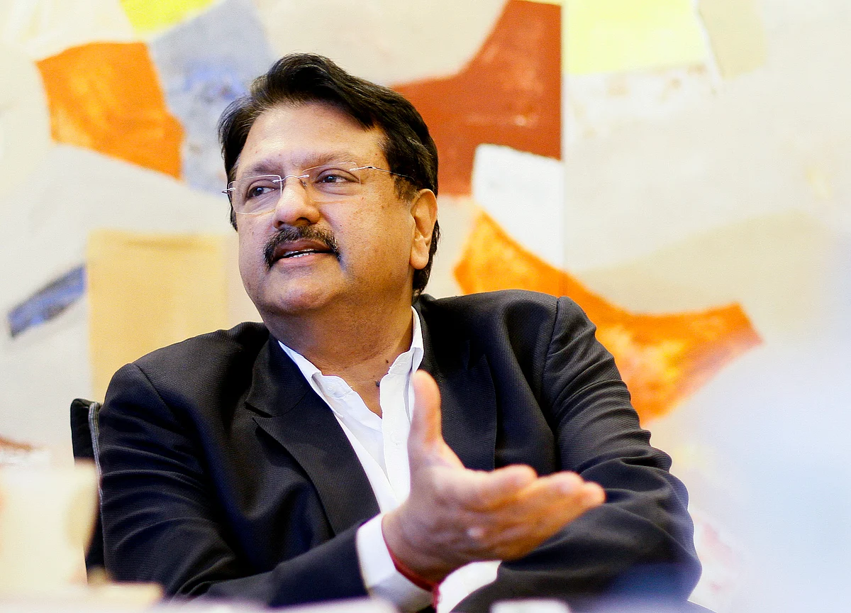 Tycoon's Mortgage Lender to Seek Foreign Cash Amid India Squeeze