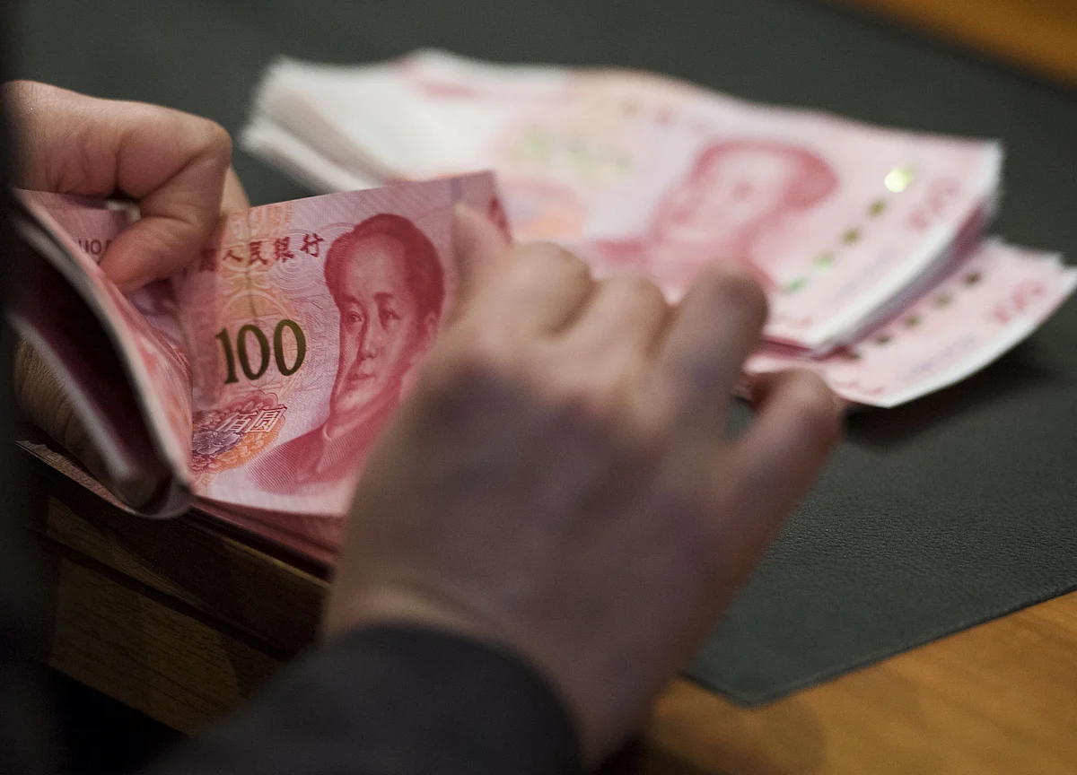 China Bans Unlicensed Micro-Loans, Caps Rates to Limit Risks