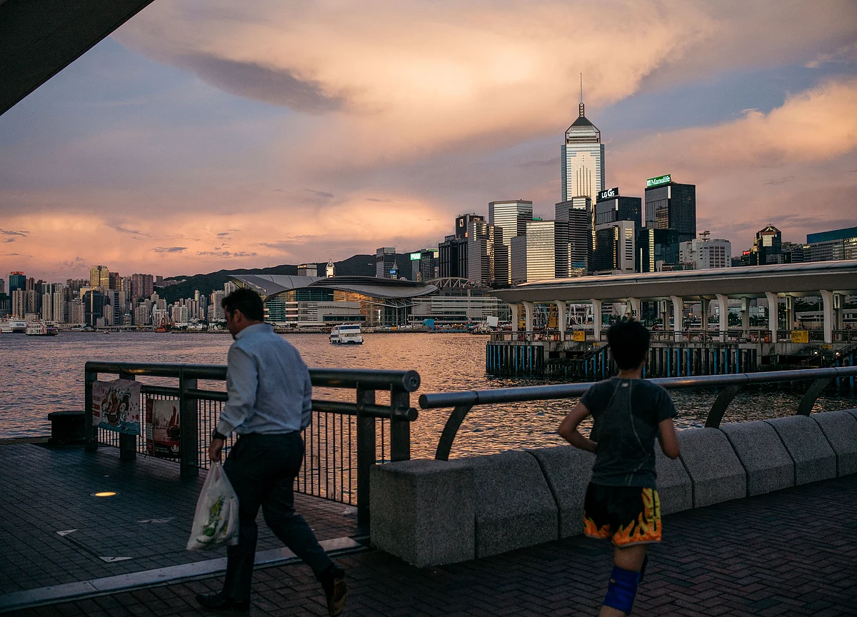Hong Kong's Growth Halved in Fourth Quarter as Trade War Hit