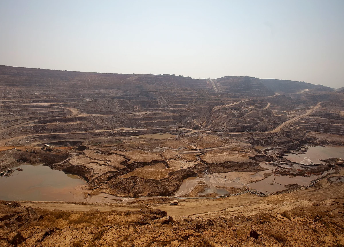 China Moly Said Among Potential Bidders for Tenke Mine Stake