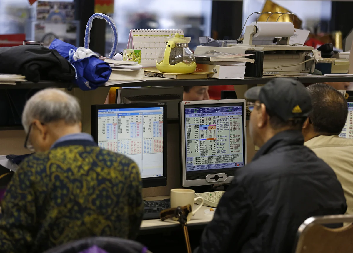 Emerging-Market Carry Trade Makes Comeback