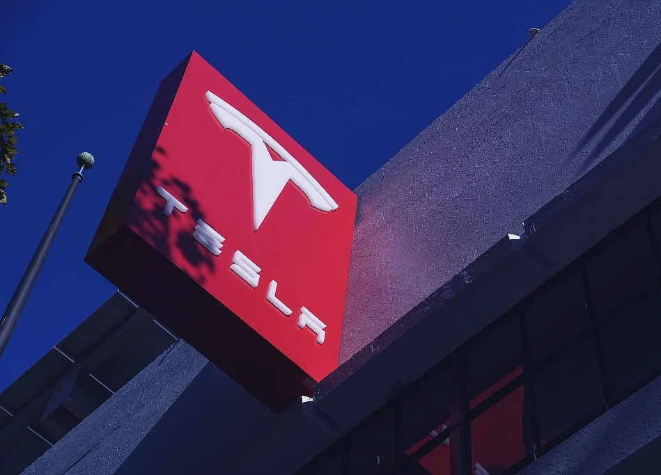 New Tesla Bull Sees Case for Sixfold Surge to $300 Billion Value