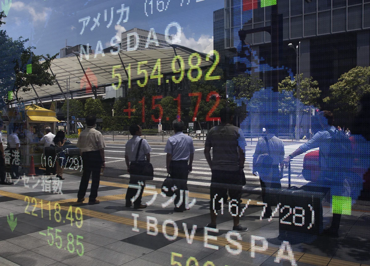 U.S. Stocks Retreat, Treasuries Rise With Dollar: Markets Wrap