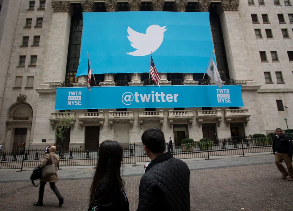 Twitter Rallies as User Count, Revenue Impress Wall Street