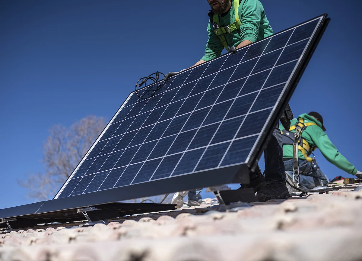 India Working On Unified Portal To Help Consumers Set Up Rooftop Solar Panels
