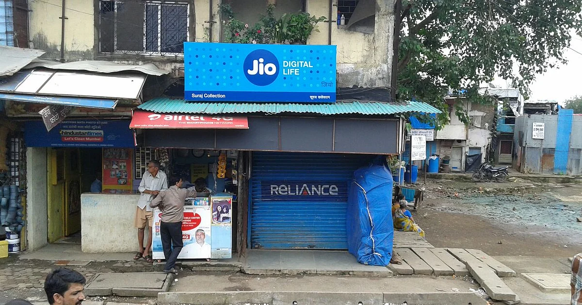 Facebook Eyeing Stake In Reliance Jio, FT Reports thumbnail