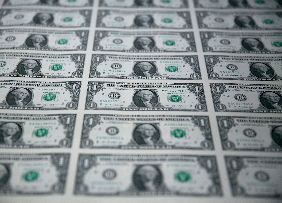 World’s Negative-Yielding Debt Pile Hits $18 Trillion Record