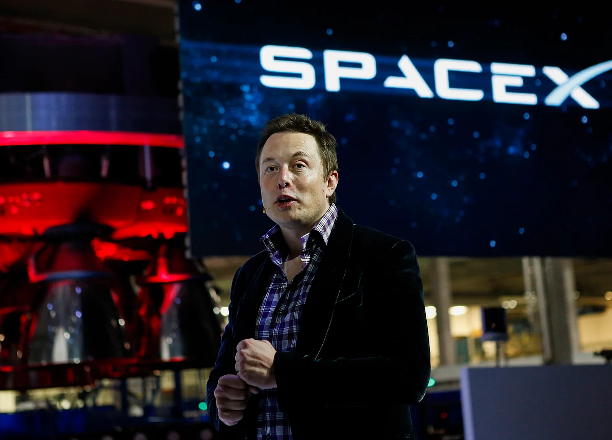 Elon Musk's SpaceX Cuts Loan Deal by $500 Million