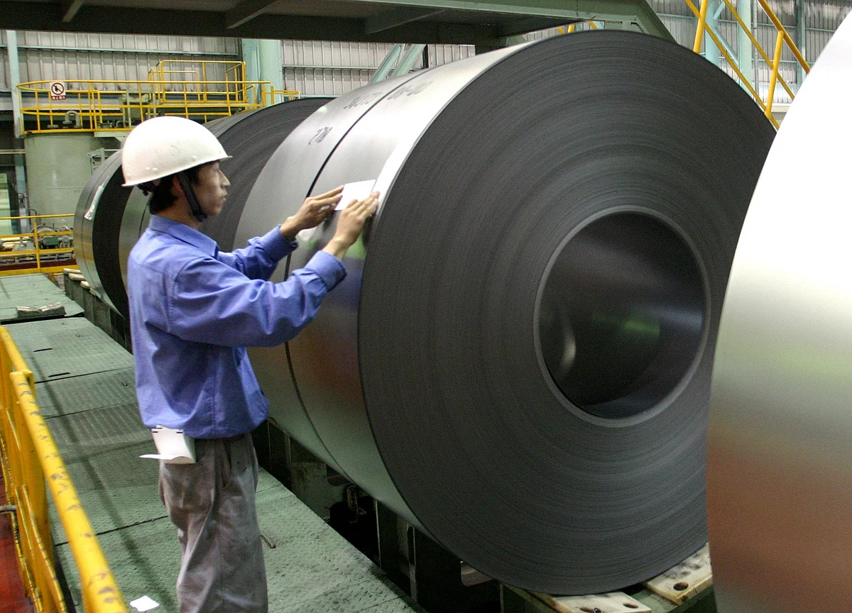 China’s Industrial Profits Decline as Economy Weakens