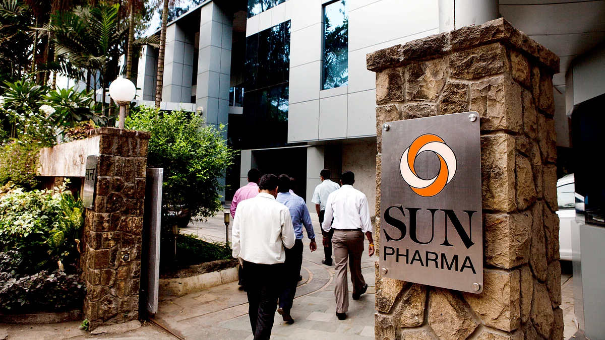 Employees enter the Sun Pharmaceutical Industries Ltd. corporate office in Mumbai (Photographer: Amit Madheshiya/Bloomberg) 