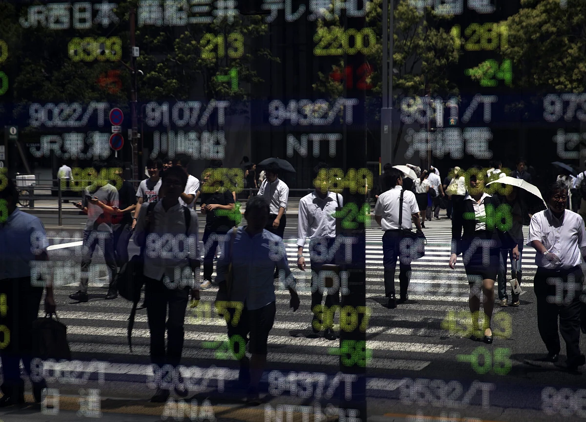 U.S. Tech Stocks Sink on Trade Angst: Markets Wrap