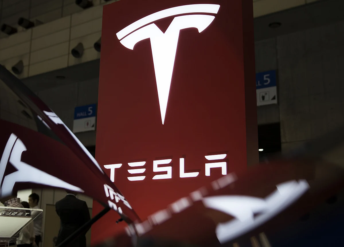 Tesla Slumps After Cutting 3,000 Jobs as Musk Sees ‘Difficult’ Road Ahead