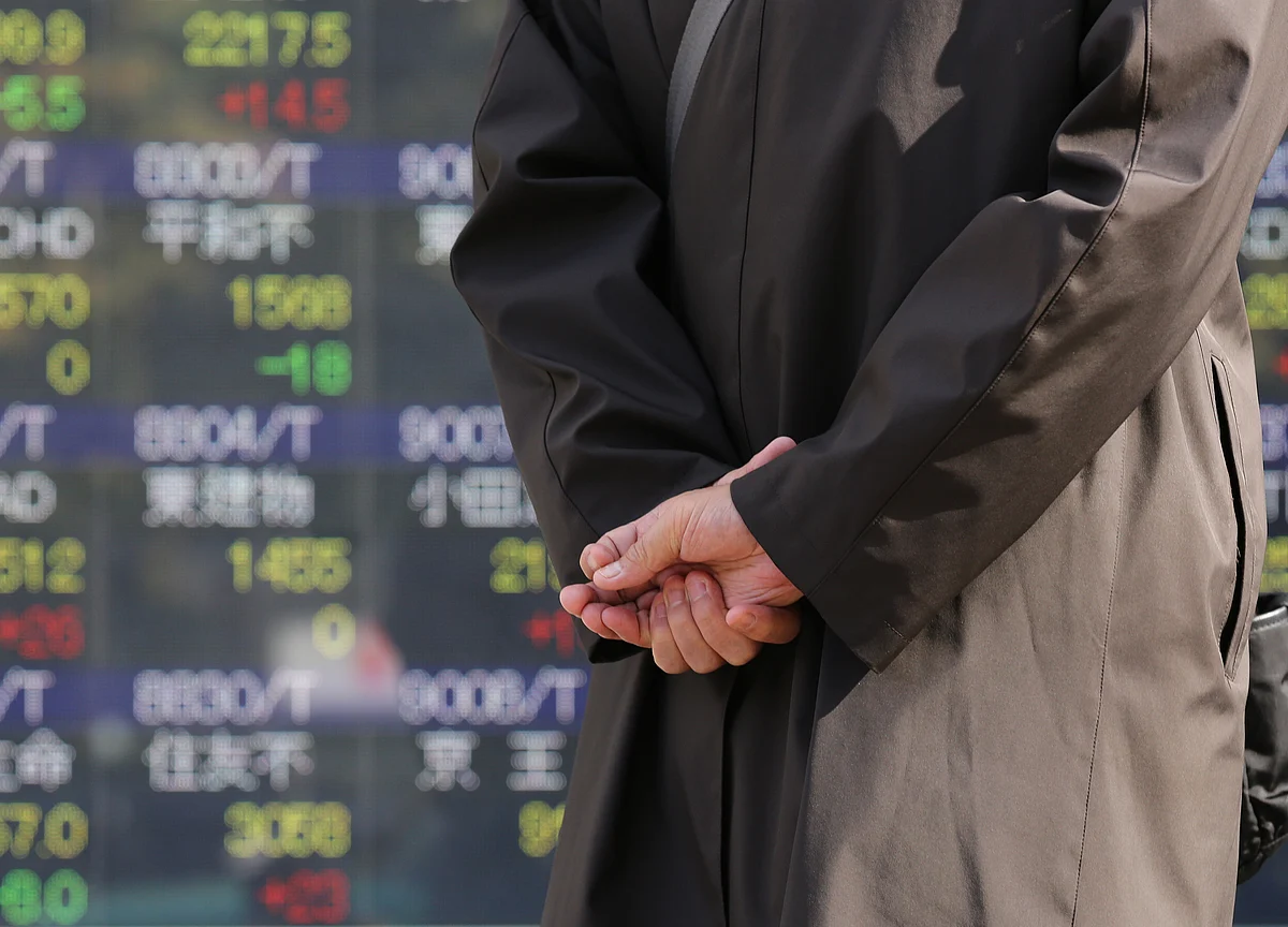 Stocks Mixed in Light Trading; Euro Erases Losses: Markets Wrap