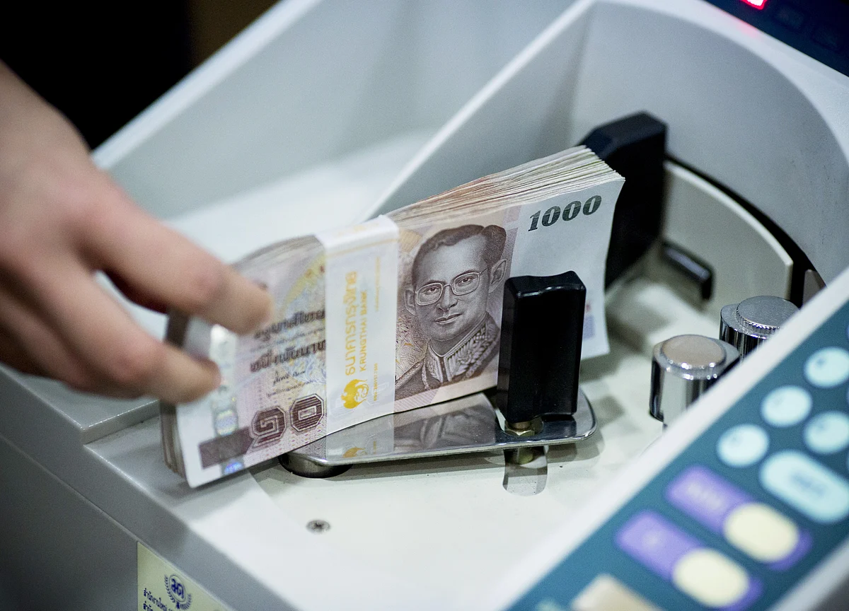 Baht’s Rally Stalls as Thailand Battles Virus Pandemic Fallout