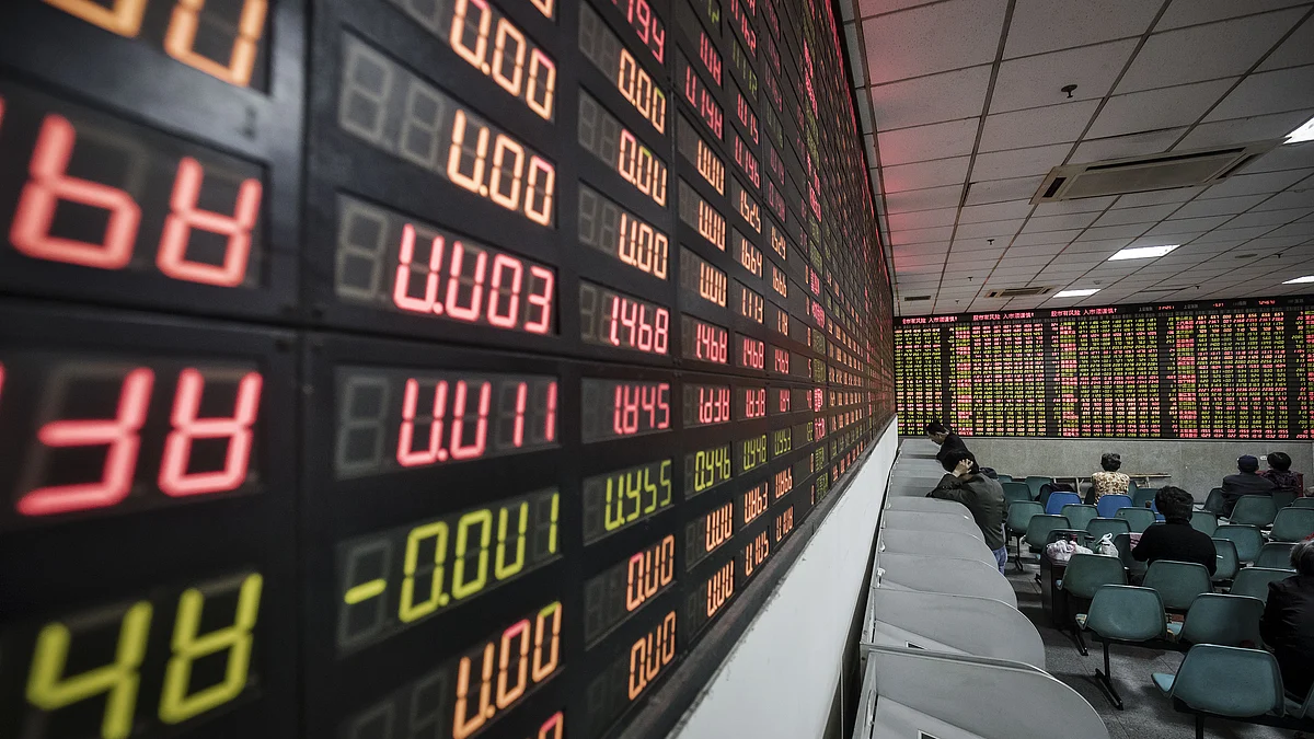 Investors stand at trading terminals in front of an electronic stock board at a securities brokerage in Shanghai (Photographer: Qilai Shen/Bloomberg)