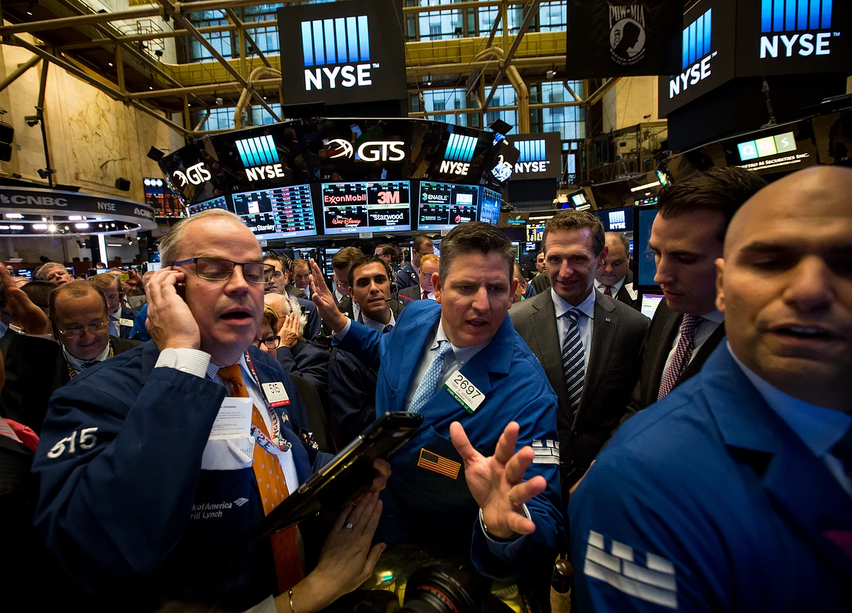 Investors in ‘Get-Me-Out-of-Here Mood’ as Asian Stocks Spiral