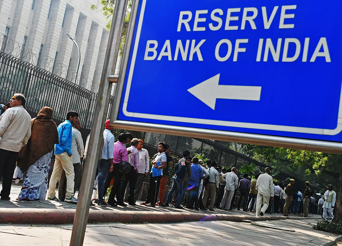 Half-Point India Rate Cut Seen by Economist Amid Cash Chaos
