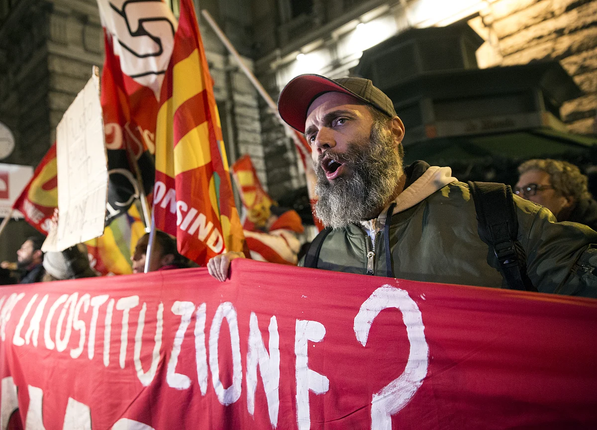 Italy Sinks Into Political Limbo as Defeat Sweeps Renzi Away
