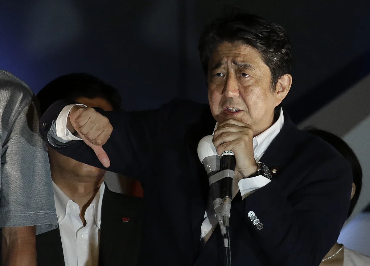 Abe School Scandal Gathers Steam as Tax Agency Chief Resigns