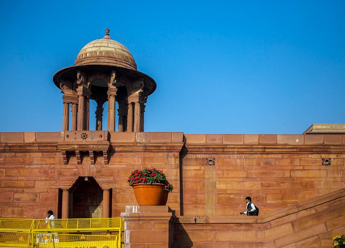 India Set To Borrow Rs 4.42 Lakh Crore In First Half Of FY20