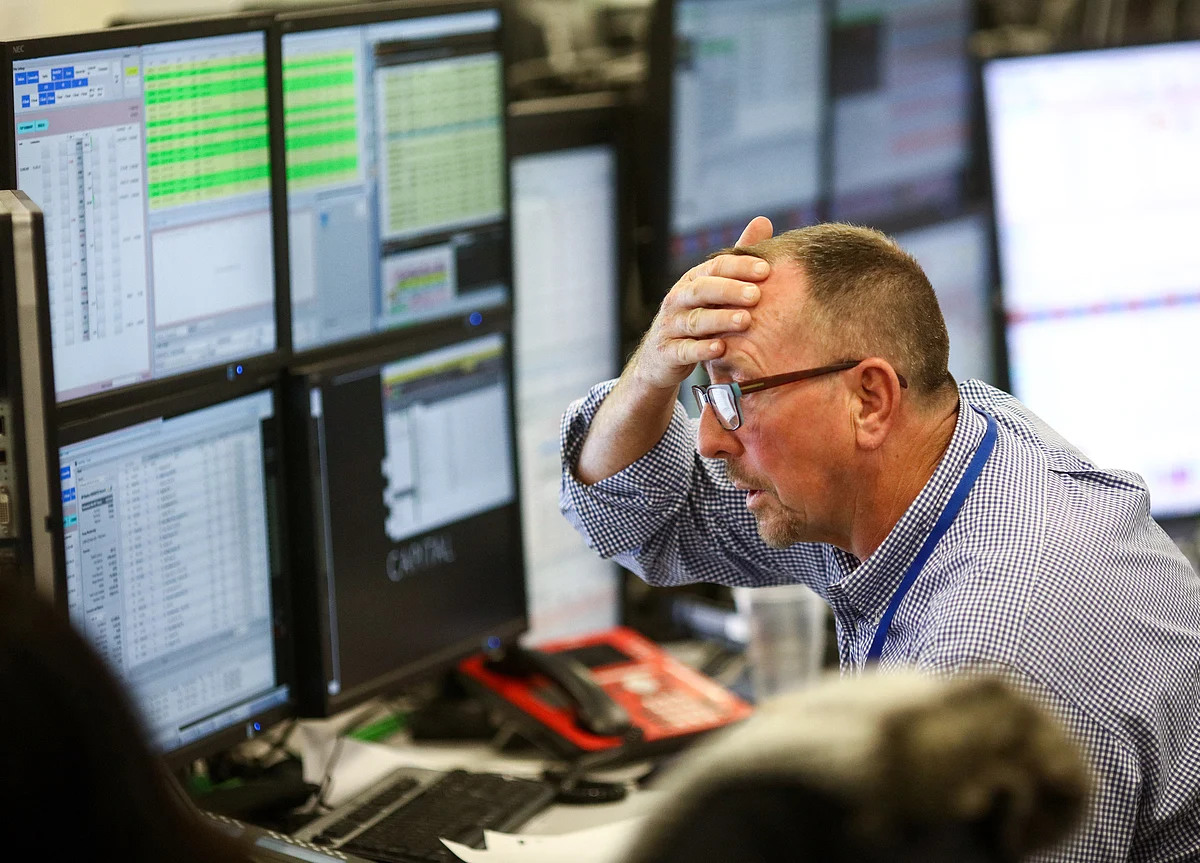 Traders Warn of Market Volatility as Trump Tests Positive