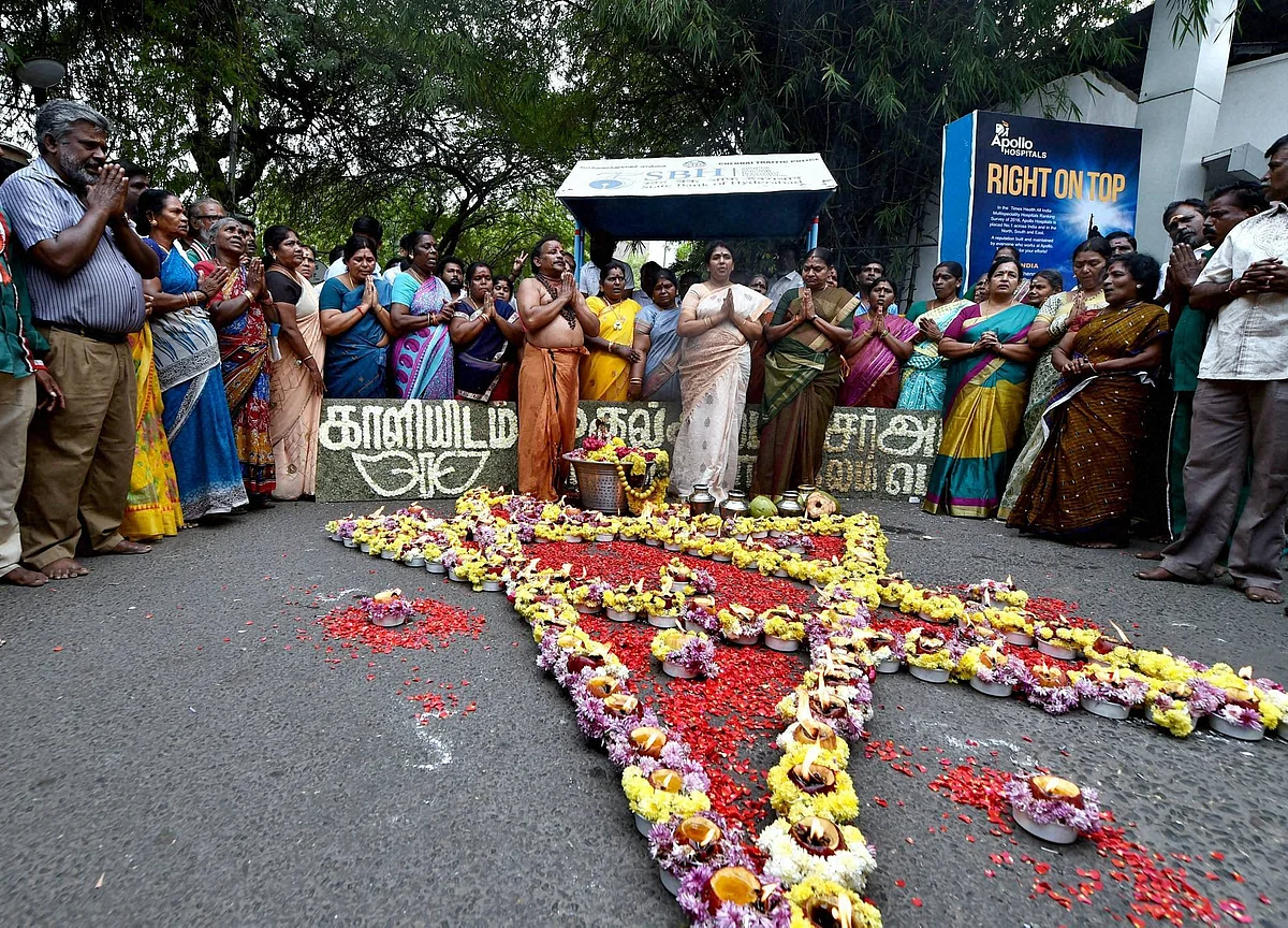 Jayalalithaa, India’s Colorful, Controversial State Leader, Dies