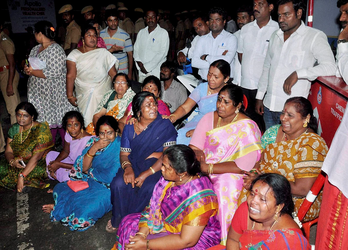 Normal Life Unaffected In Tamil Nadu; Prayers Continue For Jayalalithaa’s Recovery